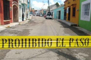 Peritos forenses realizaron las indagatorias en el domicilio de la víctima. Foto: @enlabarra