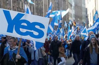 Pidieron a Isabel II intervenir para evitar independencia de Escocia