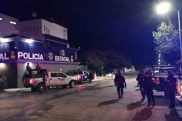 Atacan a balazos sede de la policía estatal en Playa del Carmen