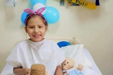 Johana y su lucha contra el cáncer; recolectan tapas para pagar quimios