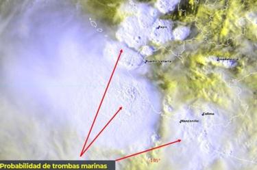 El fenómeno hidrometeorológico “Narda” se ha debilitado a depresión tropical y se localiza en tierra sobre las inmediaciones del municipio de Pihuamo, Jalisco. Foto: @conagua_clima