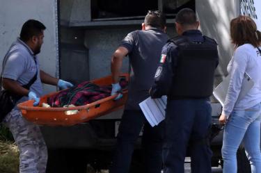 Mata y echa en bote de basura a su esposa; su cuñada lo descubre