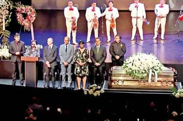 Emotivo homenaje a José José en Miami