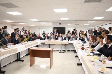 La Comisión de Puntos Constitucionales aprobó el proyecto de decreto por el que los funcionarios no podrán percibir un salario mayor al del presidente de la República. Foto: @MiroslavaEdomex