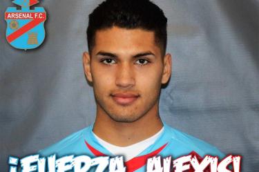 Alexis Salinas es padre de un niño de 4 años. "Tengo miedo de no poderlo ver más" (Foto tomada de @ArsenalOficial)