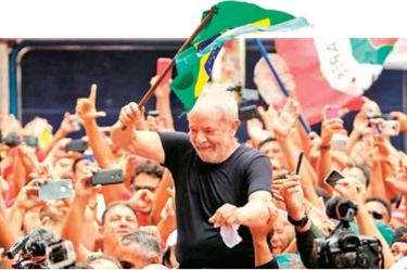 El exmandatario festejó en Sao Paulo con sus partidarios en el inicio de su gira / Fotos: AFP