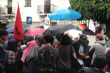 Realizan mitin frente a embajada de Bolivia en apoyo a Evo