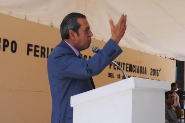 Para acabar con violencia hay que pactar con el narco: exgobernador