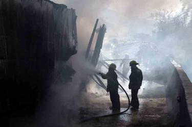 Grupo armado incendia dos camiones y una pipa en Acapulco