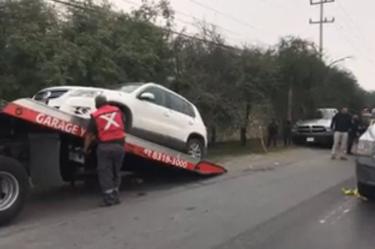 Hallan restos humanos en bolsas dentro de camioneta en Apodaca