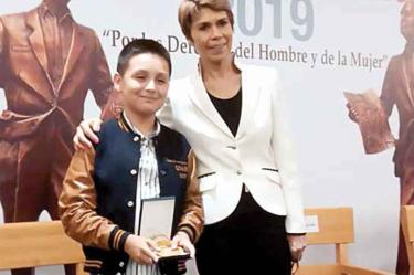 Niño genio acusa: me quieren limitar; pide a autoridades no ser sordas ni absurdas