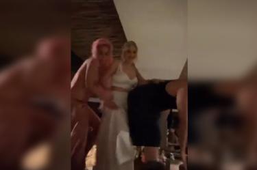 La cantante la pasó muy bien en la boda. Foto: captura de pantalla