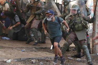 Piñera quiere desplegar militares para seguridad pública