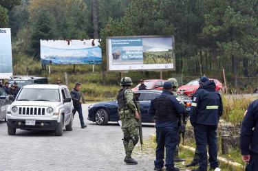 Según reportes, hombres armados amagaron a los turistas y se llevaron dos vehículos con placas de Morelos, sin permitir que los turistas abandonaran las unidades. Foto: Cuartoscuro