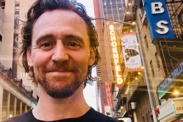 El británico volverá a interpretar su papel de Loki para una serie de Disney+.