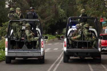 Retienen comunitarios a integrantes de la Guardia Nacional