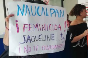  Grupos feministas se manifestaron frente a la Fiscalía de Naucalpan y posteriormente en el palacio municipal. Foto: María de los Ángeles Velasco