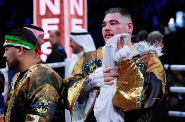 Una mala preparación impidió al “Destroyer” ofrecer su mejor versión en la revancha con el británico Anthony Joshua. (Reuters)