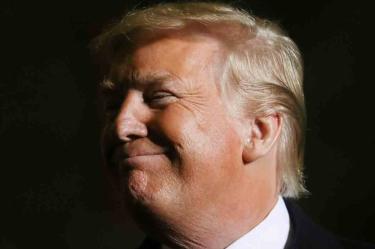 Trump comparte tuit viejo de fan que lo considera 'enviado del cielo'