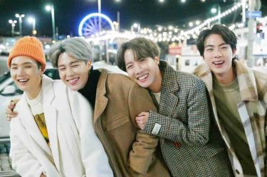 BTS realiza su primera subasta con micrófonos usados en gira 