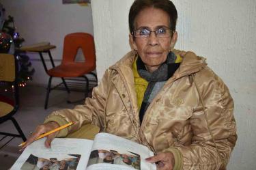 ¡Nunca es tarde! A los 83 años, termina la primaria y secundaria 