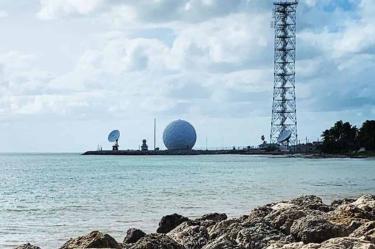 Detienen a turistas chinos en Florida por tomar fotos… de base militar