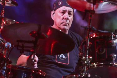 Justin Trudeau lamenta la muerte del baterista Neil Peart 