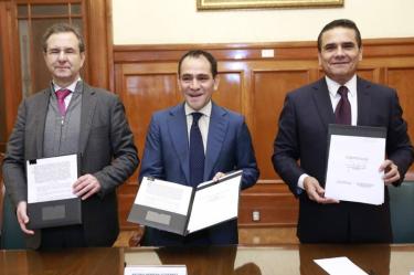 Silvano Aureoles explicó que con esta firma se deja un precedente a nivel nacional en materia educativa, además de que se garantizan las clases a la niñez de la entidad. Foto: Especial