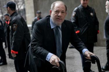 El cineasta quiere "contar su historia desde hace mucho tiempo", pero este juicio "no es el foro adecuado", dijo el portavoz del equipo.