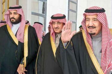Luchan por el poder en el reino saudita; detienen a miembros de la realeza