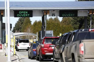 Anuncia Trump cierre de frontera con Canadá por coronavirus