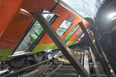 Tras parar a punto de llegar a la terminal Observatorio, el convoy M-0485/0484 NM-83B se detuvo y, sin control, se deslizó de reversa hasta colisionar con otro que se encontraba en la estación Tacubaya. Foto: Especial