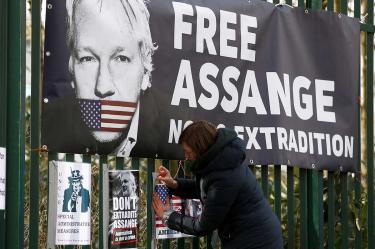 Justicia británica rechaza liberar a Assange por coronavirus