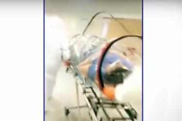 Los hechos ocurrieron aparentemente en una clínica de Medicina Familiar ubicada en la Ciudad de Mexico. Foto:Captura del video
