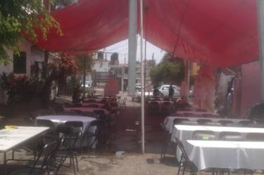 ¿Sana distancia? Hasta sonido y banquete tenían para boda pública