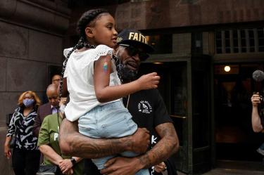 A Gianna se le pudo ver con Stephen Jackson, excampeón de la NBA y quien era muy amigo de Floyd. Foto: Reuters