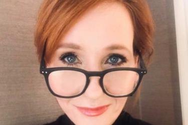 Rowling también reveló que se ha preguntado si podría haber intentado hacer la transición a ser hombre si hubiera nacido 30 años después. Foto: twitter jkrowiling