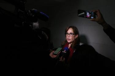 De acuerdo al denunciante a las 00:02 de la madrugada, la misma Polevnsky llamó a una nueva sesión con seis integrantes de su grupo para aprobar por unanimidad los nombramientos.