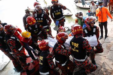 Choque de ferris en Bangladesh deja al menos 30 muertos