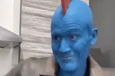 El 'Matador' se convirtió en Yondu de los Guardianes de la Galaxia y provocó la reacción de James Gunn. (Captura de pantalla)