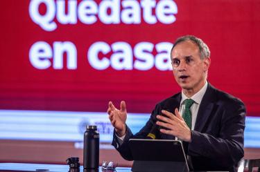 Hugo López-Gatell reiteró la recomendación hecha desde que inició la pandemia por Covid-19; es decir, no estar en proximidad y guardar sana distancia acuática. Foto: Cuartoscuro