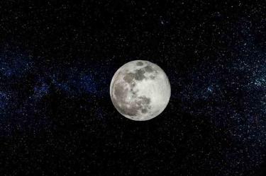 Hoy en la madrugada se llevará a cabo un fenómeno astrológico conocido como Luna de Trueno. Foto: iStock