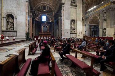 El Vaticano publica manual sobre abusos sexuales; pide denunciar