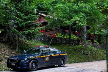 Hallan muerto al posible asesino del hijo de jueza hispana en EU
