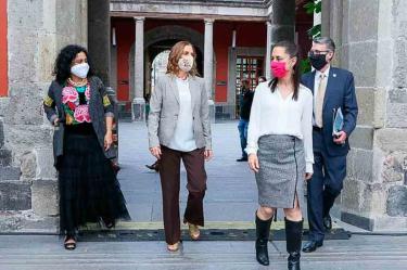Beatriz Gutiérrez Müller, Claudia Sheinbaum, Natalia Toledo y Alfonso Suárez del Real encabezaron el evento. Foto: Facebook Beatriz Gutiérrez Müller