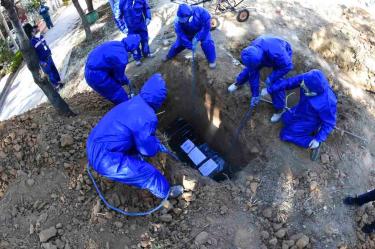 Sepultan cadáveres en fosa común de Bolivia ante falta de espacio