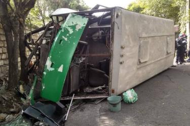 El accidente se registró cuando el vehículo circulaba sobre la carretera Xochimilco-Topilejo. Foto: @SGIRPC_CDMX