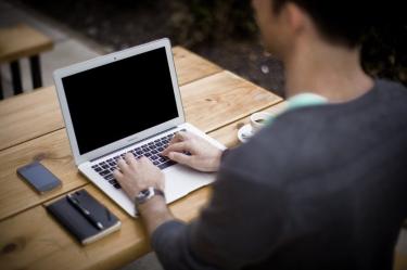 Ejercicios para realizar mientras estás sentado en casa u oficina