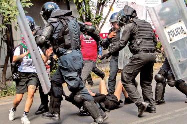 El 5 de junio, durante una manifestación que derivó en actos vandálicos en Polanco, la joven fue agredida por policías. Foto: Notimex
