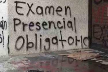 El grupo de alumnos sostiene que el examen a distancia, que este sábado 15 de agosto se aplicará a cuatro mil aspirantes, “discrimina y excluye a los solicitantes”. Foto: especial